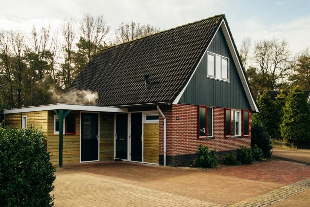 Groepsaccommodatie Kom In De Bedstee Sprookje 빈터스빅 외부 사진